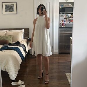 White Loose Sleeveless Dress (with pockets)